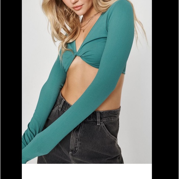 GARAGE long sleeve twist,warn a couple times but olny had for a week or so. - Picture 1 of 3